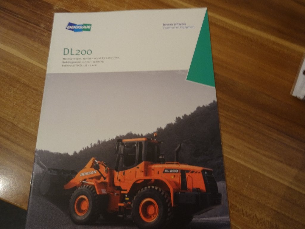 8X Doosan Wielladers folders, Ophalen of Verzenden, Nieuw, Folder