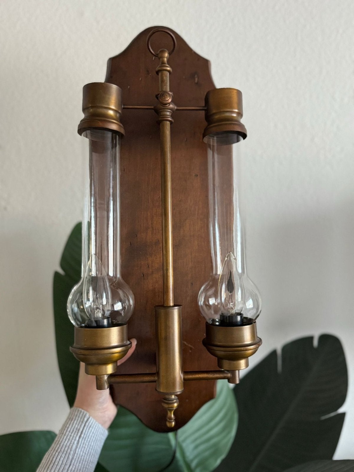 Vintage houten wandlamp met messing details, Ophalen of Verzenden