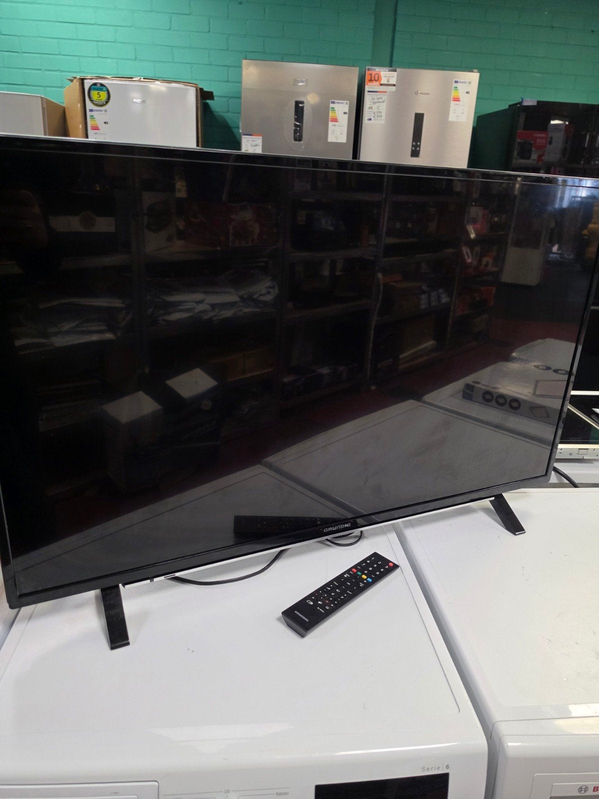 Grundig TV met afstandsbediening, Info@grundig.com, HD Ready (720p), Ophalen of Verzenden, 100 cm of meer