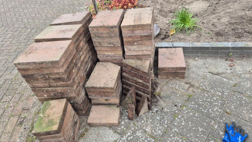Gratis betontegel 30x40 rood/oranje achtig, Tuin en Terras, Ophalen, Gebruikt, Beton, Terrastegels