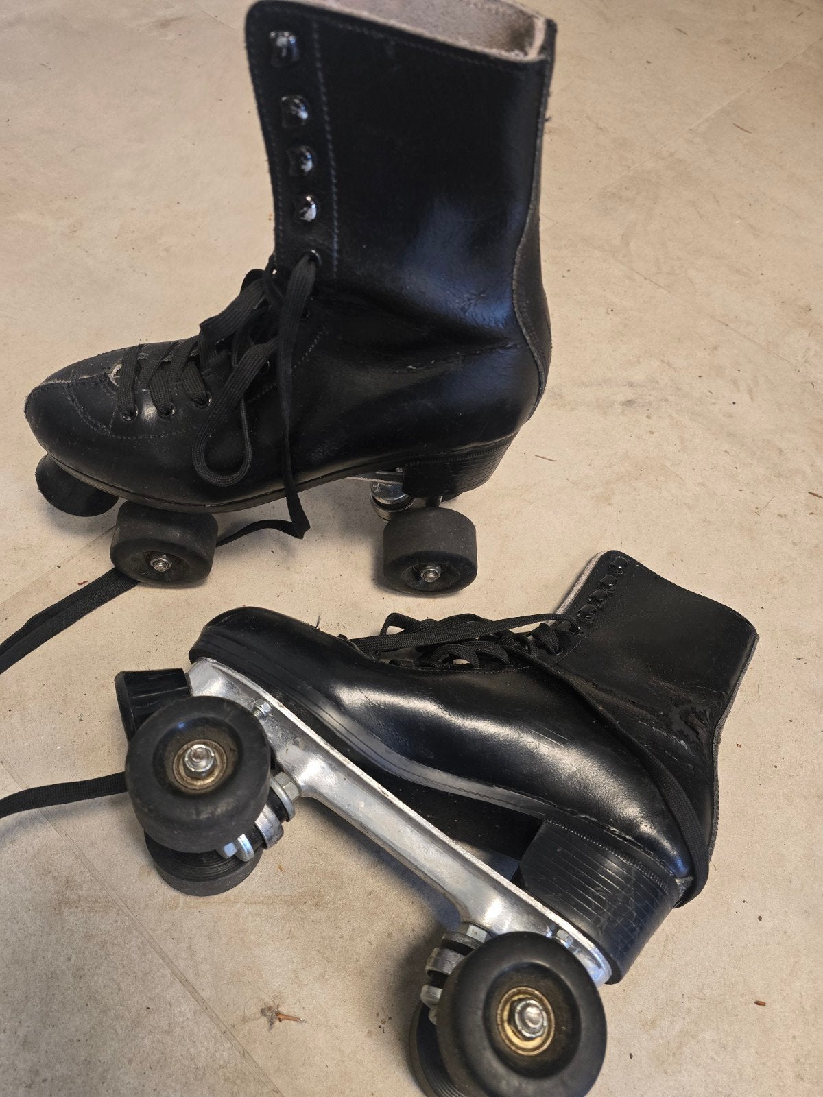 Vintage rolschaatsen - Maat 39 - Zwart, Kinderen en Baby's, Speelgoed | Buiten | Rolschaatsen, Ophalen of Verzenden, Gebruikt