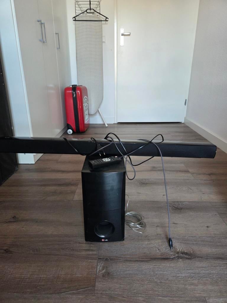 LG Soundbar met externe subwoofer en optische kabel, Ophalen, Met externe subwoofer, Gebruikt