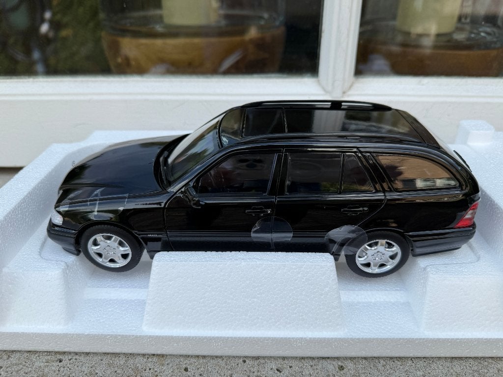1:18 Mercedes S202 C-Klasse T-Modell Sport zwart 1997 Norev, Hobby en Vrije tijd, Modelauto's | 1:18, Auto, Norev, 70-72 Av. de Bohlen, Vaulx-en-Velin, 69120, France