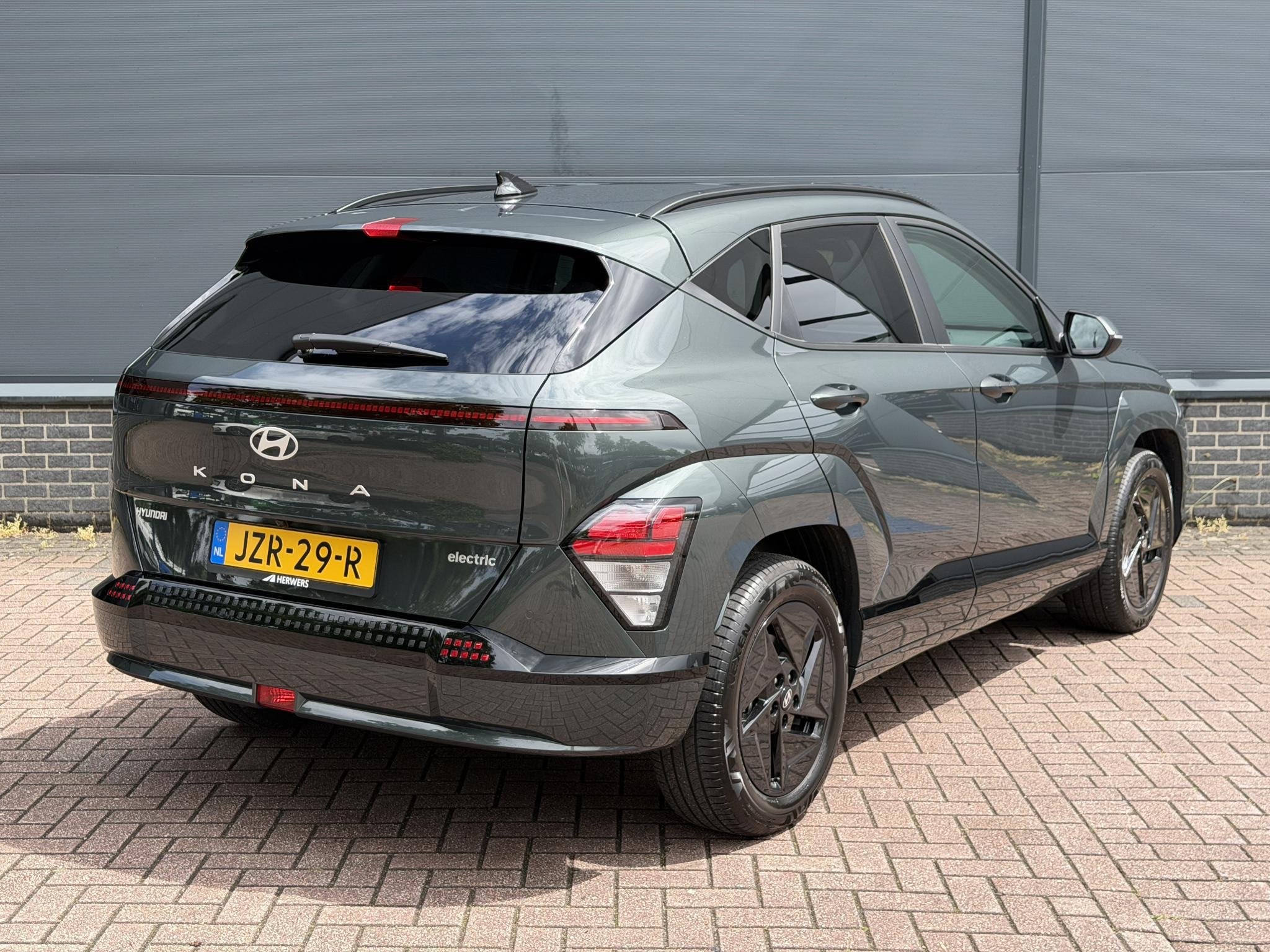 Hyundai Kona Electric Pure Edition 64.8 kWh / Stuur & Stoelv, Stof, 750 kg, 420 min, 37 min