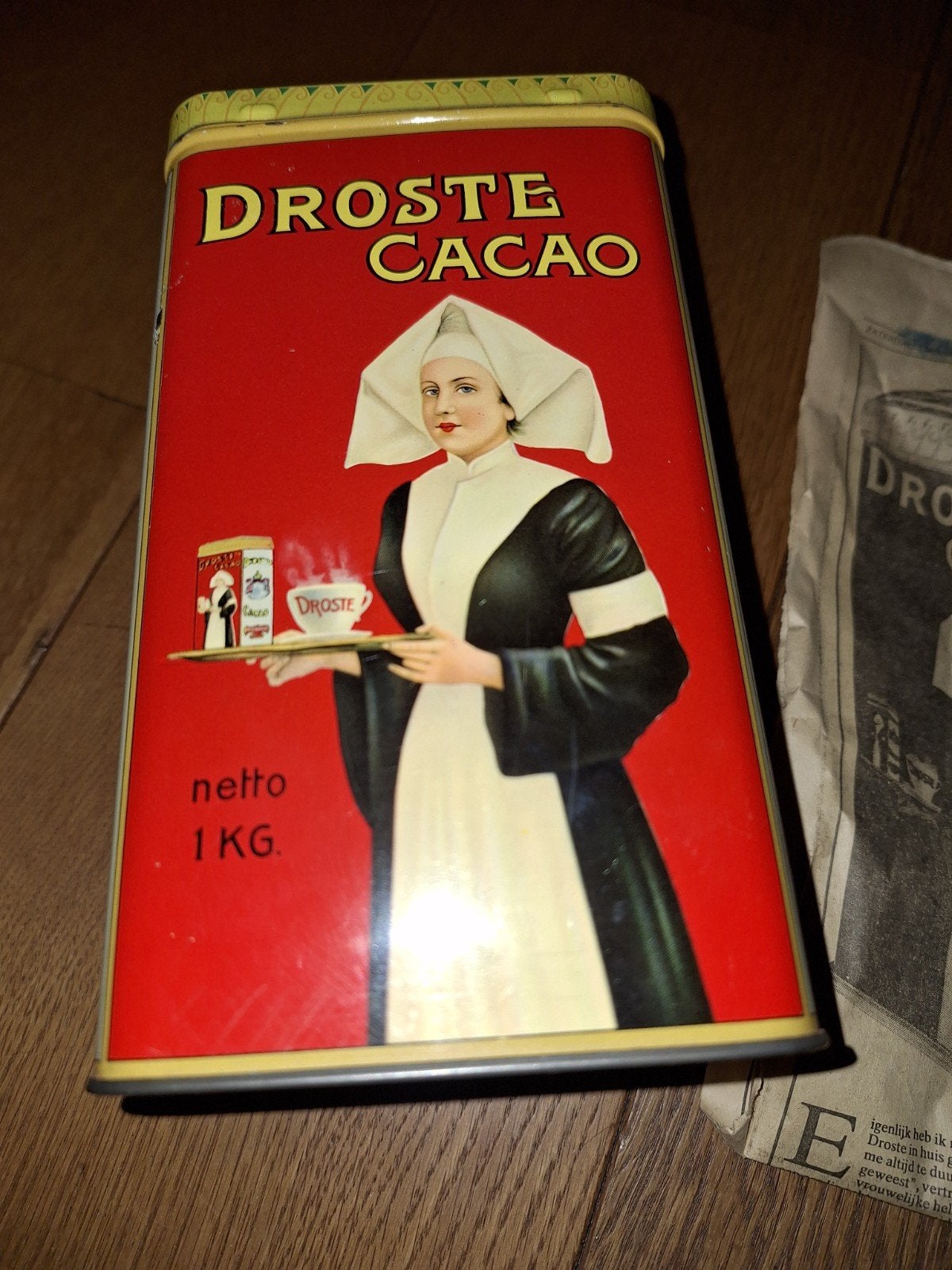 Grote vintage Droste Cacao blik 1kg met oude krant., Verzamelen, Blikken, Ophalen of Verzenden, Gebruikt, Overige, Droste