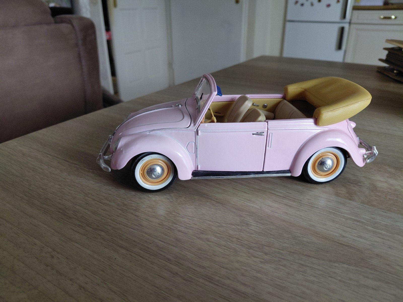 roze kever cabrio 1:18, Ophalen of Verzenden, Gebruikt, Auto, Maisto