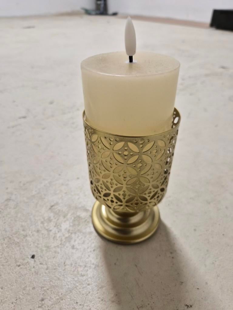 LED Kaars met Timer en Gouden Kandelaar, Kunststof, Wit, Nieuw, Ophalen of Verzenden