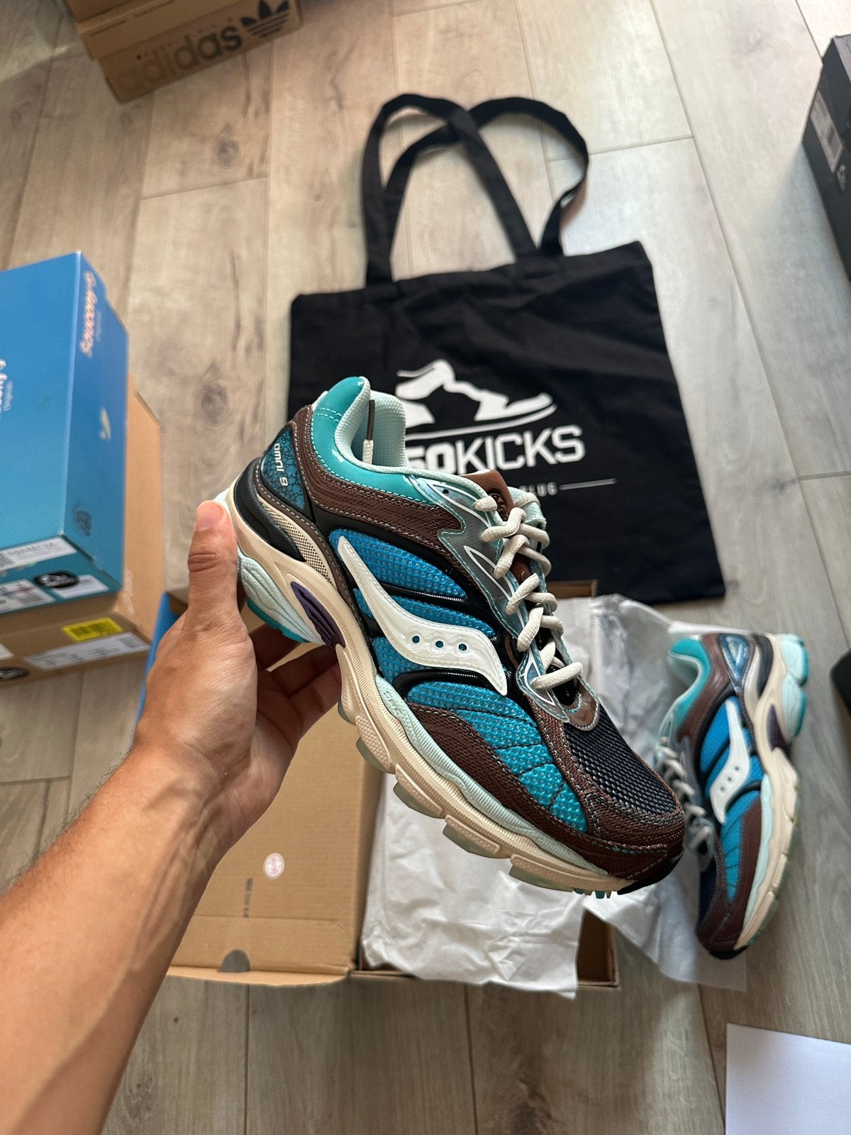 Saucony ProGrid Omni 9 Footpatrol Blue Brown Maat EU40, Nieuw, Ophalen of Verzenden, Sneakers of Gympen, Saucony