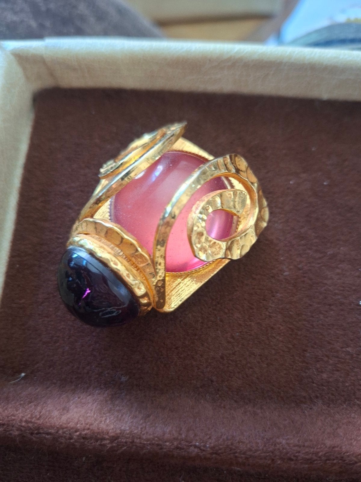 Vintage Pierre Cardin Broche met Roze en Rode Steen, 4 tot 7 cm, Nieuw, Ophalen of Verzenden, Met edelsteen