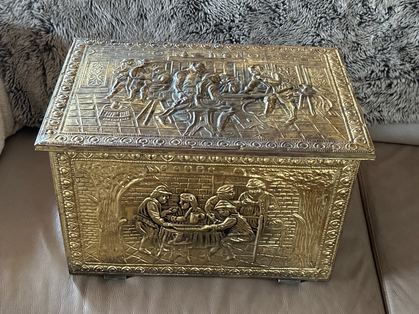 Antieke koperen kolenbak met reliëfdecoratie, Antiek en Kunst, Ophalen of Verzenden