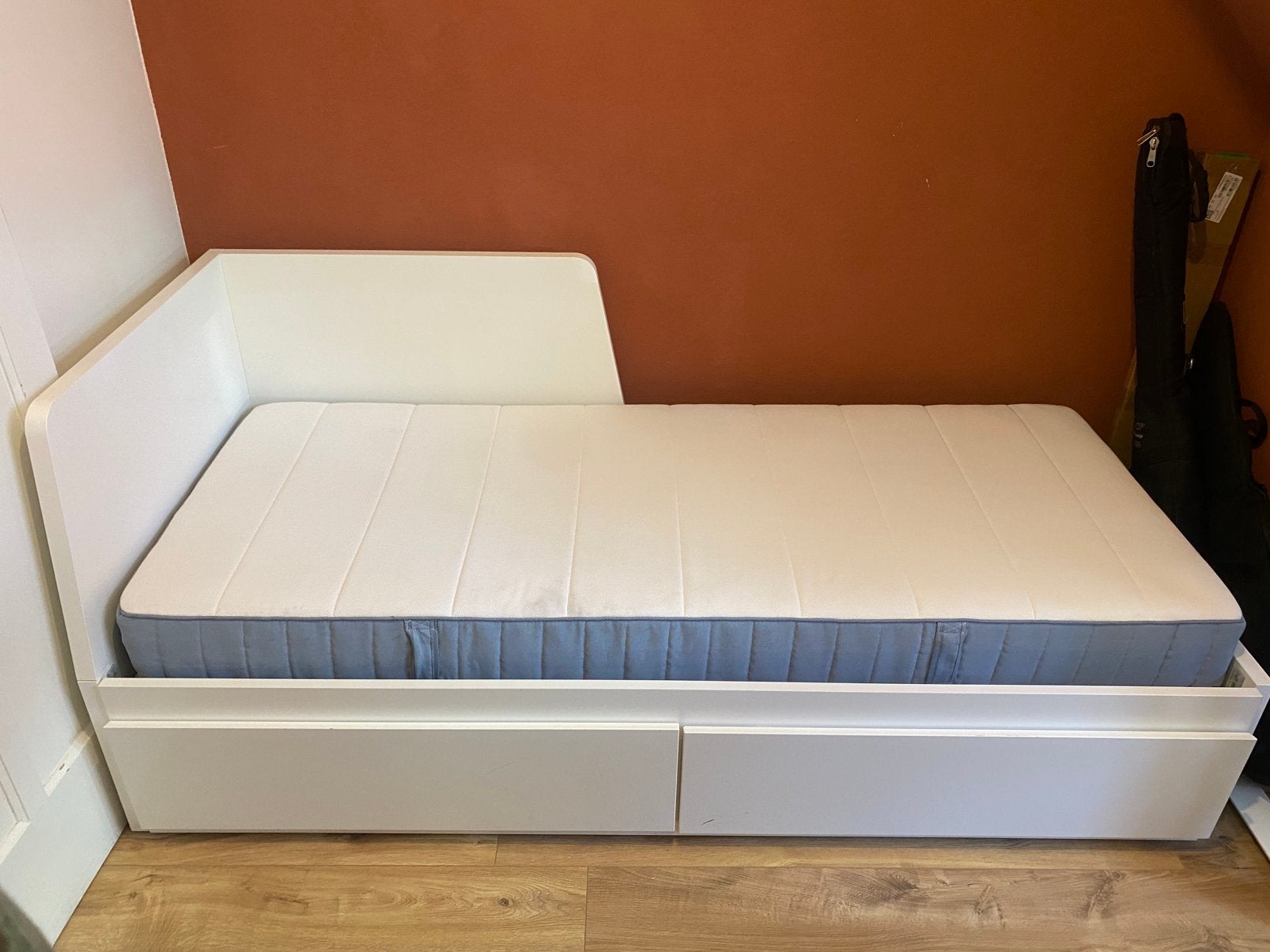 Ikea Flekke bed, Huis en Inrichting, Slaapkamer | Bedden, Ophalen, Overige materialen, Eenpersoons, Wit