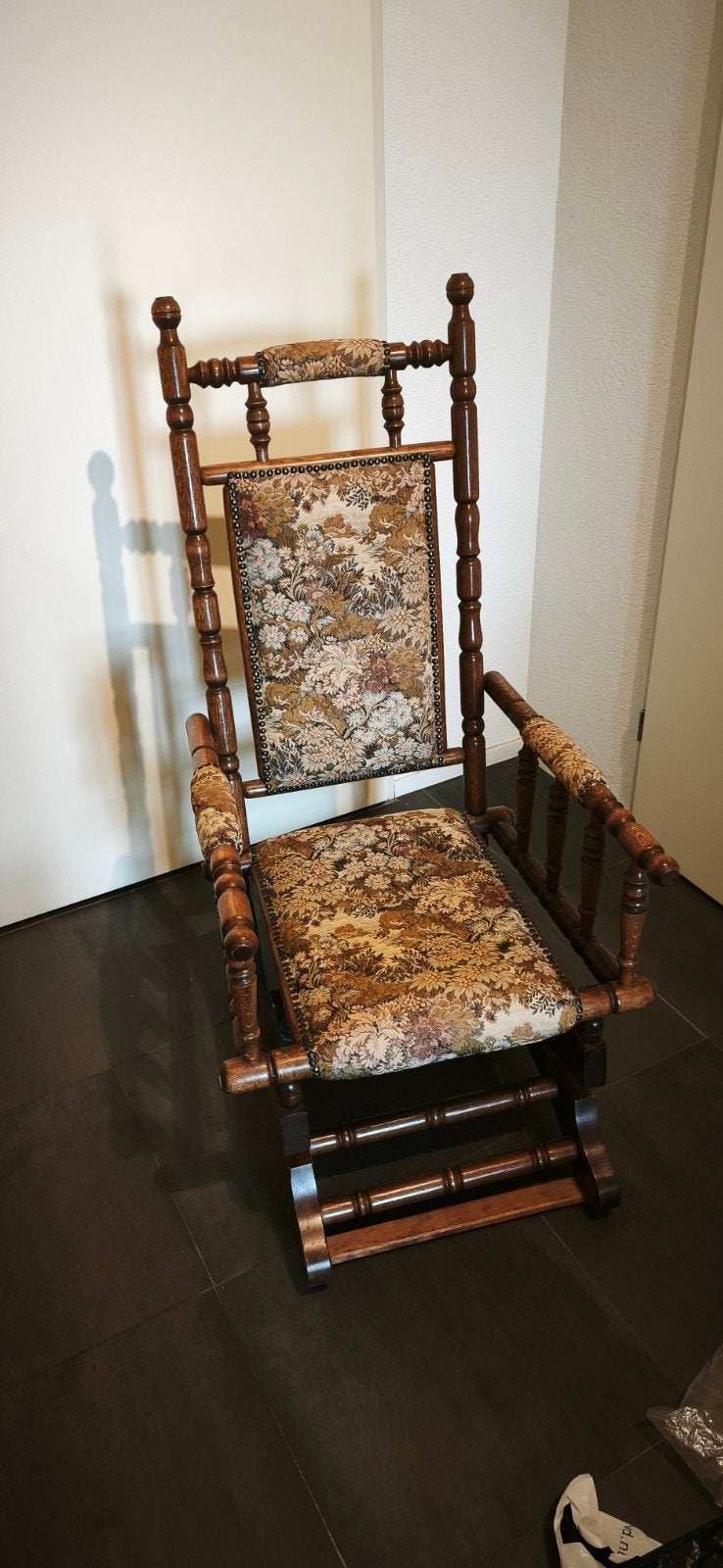 Antieke schommelstoel met bloemenpatroon, Antiek en Kunst, Antiek | Meubels | Stoelen en Banken, Ophalen