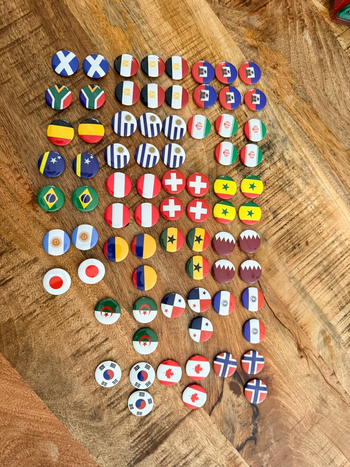 WK buttons van Deka - Ruilen of te koop (€ 0,50 per stuk), Verzamelen, Ophalen of Verzenden, Gebruikt, Sport, Button