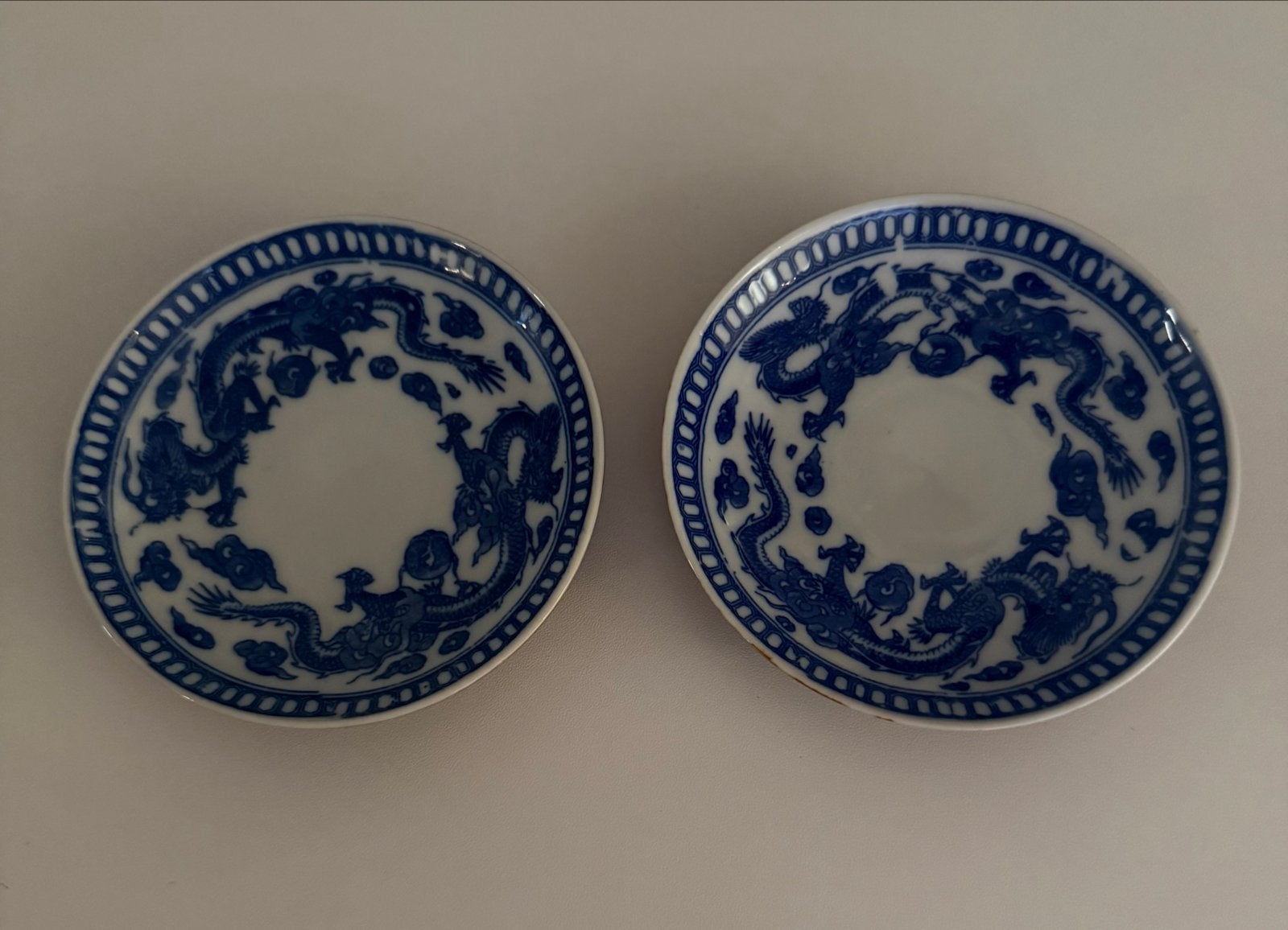 Set van 2 Chinese blauw-witte draken bordjes, Verzenden