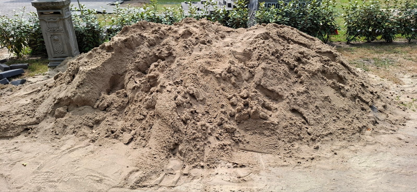 gratis brekerszand 1.5 a 2 kuub, Ophalen, Tuinaarde