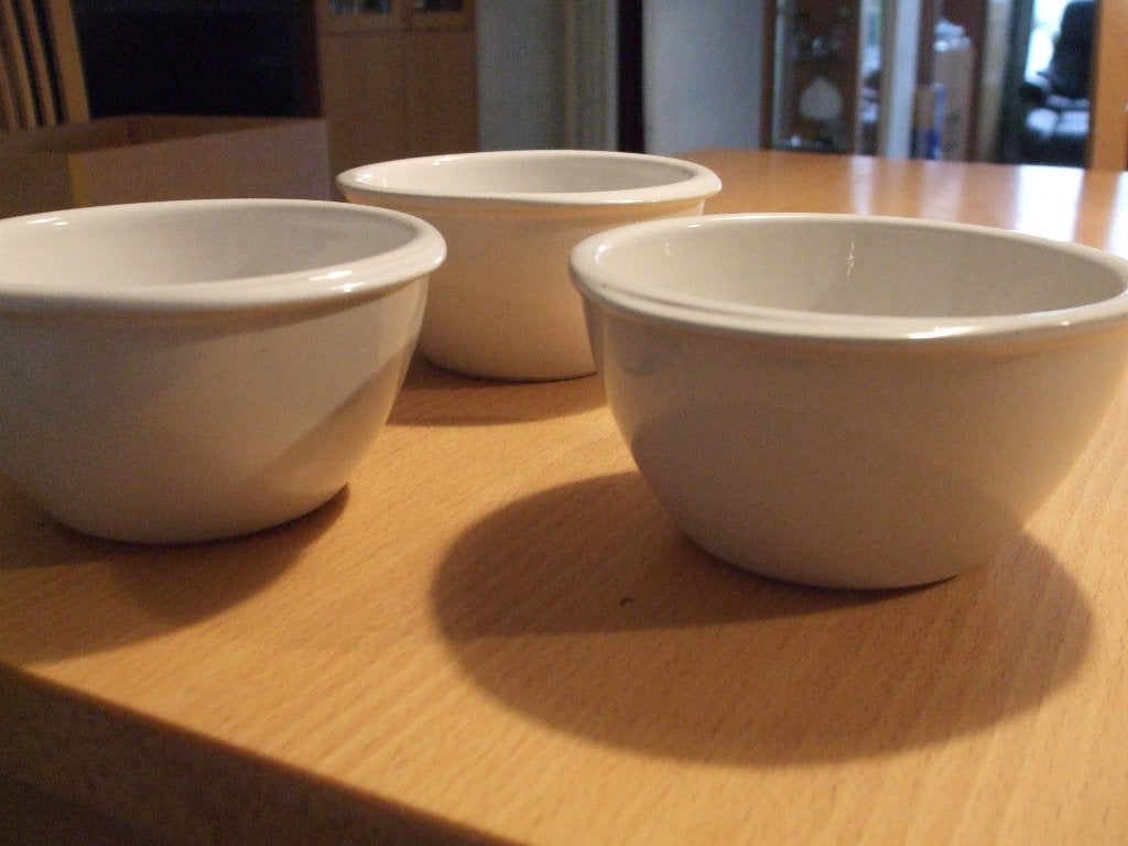 Te koop set van 3 schaaltjes.(nieuw)., Nieuw, Ophalen of Verzenden, Overige stijlen, Aardewerk