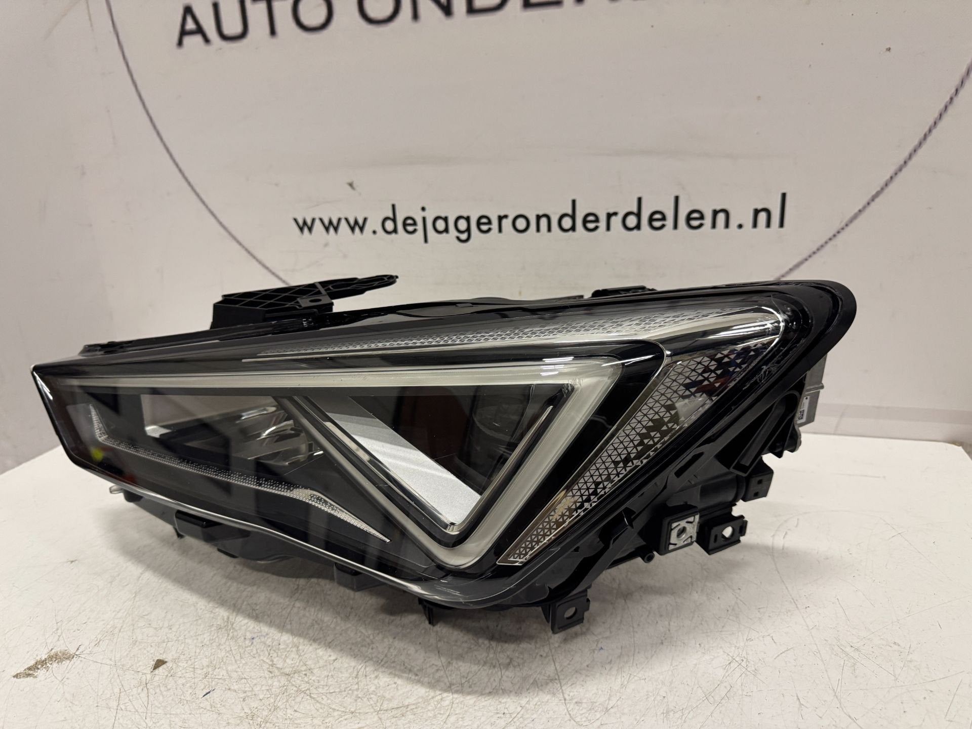 SEAT CUPRA FORMENTOR FULL LED KOPLAMP 5FG941007F COMPLEET, Gebruikt, Autovia A-2, Km 585 585
08760  Martorell, ES, Ophalen of Verzenden