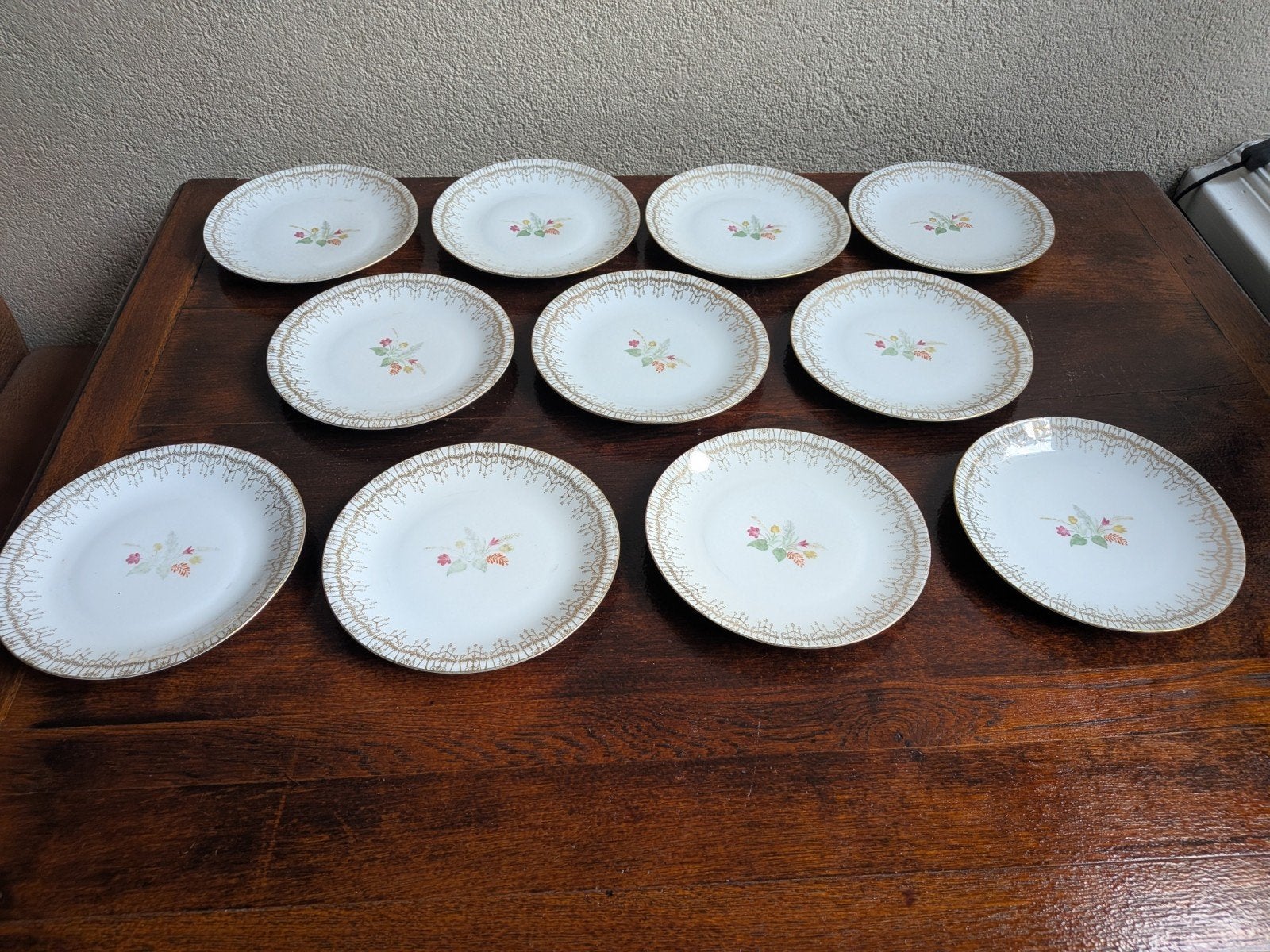 11 Vintage porseleinen gebaksborden Elfenbein Bavaria

Ze zi, Ophalen