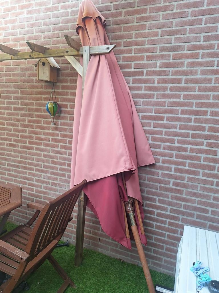 Rode, stevige parasol 3x3 - Laag-Keppel, Ophalen, Gebruikt, 3 tot 4 meter, Overige typen