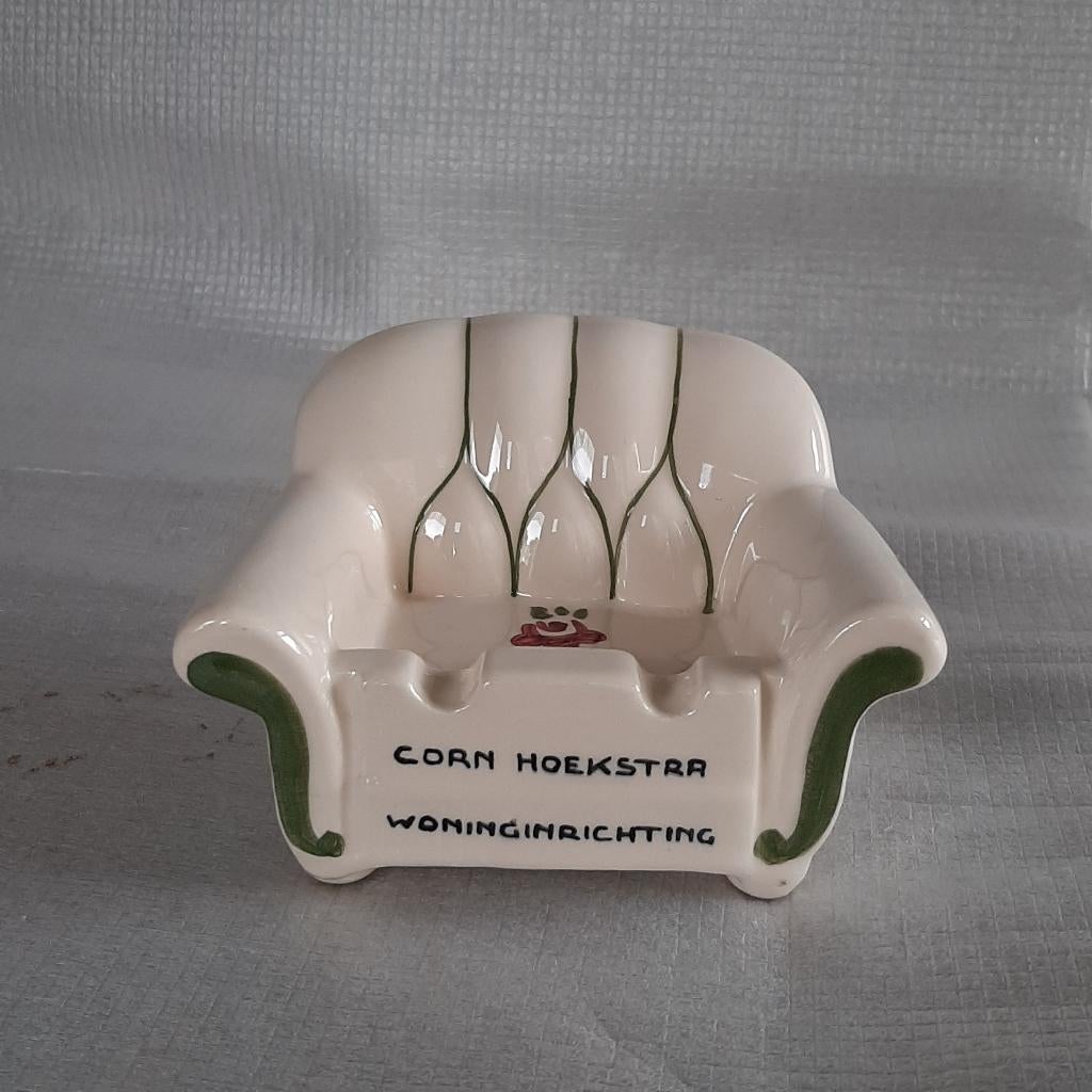 Asbak in de vorm van een fauteuil / stoel keramiek, Ophalen