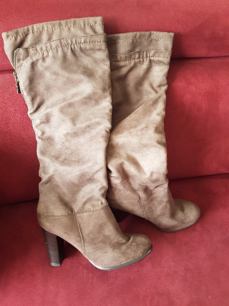 @ Beige Hoge Laarzen Maat 37 hakhoogte 9 cm, Hoge laarzen, Beige, Ophalen of Verzenden, Gedragen