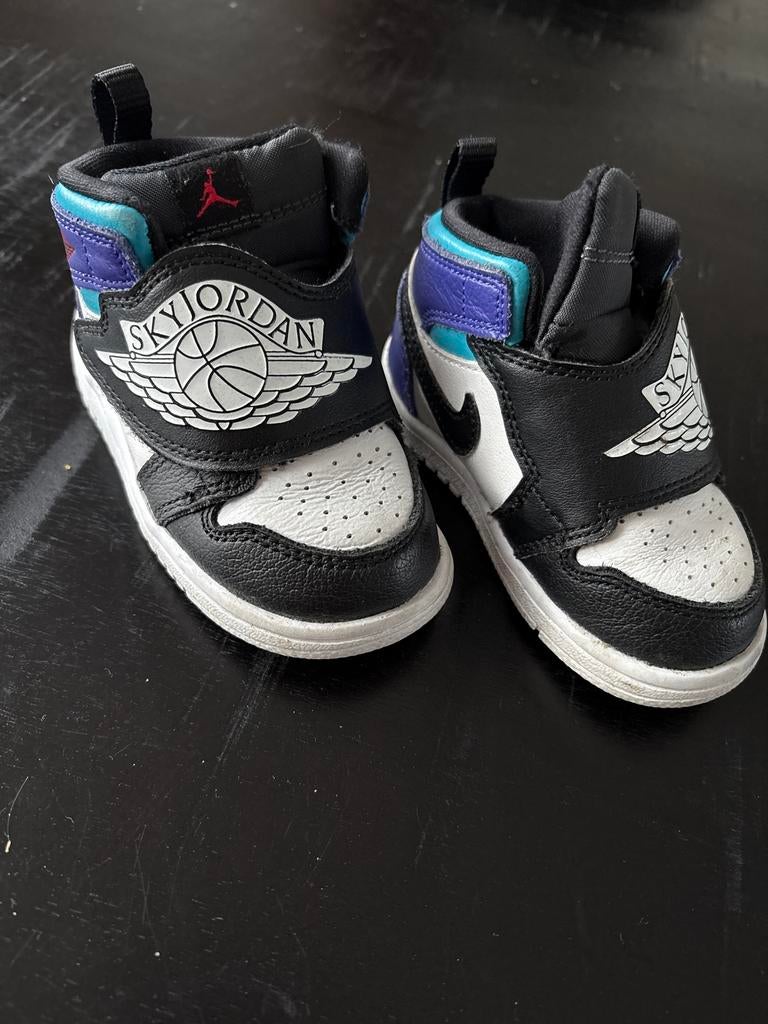 Nike Air Jordan 1 Sky Jordan kinderschoen maat 22, Kinderen en Baby's, Kinderkleding | Schoenen en Sokken, Ophalen of Verzenden