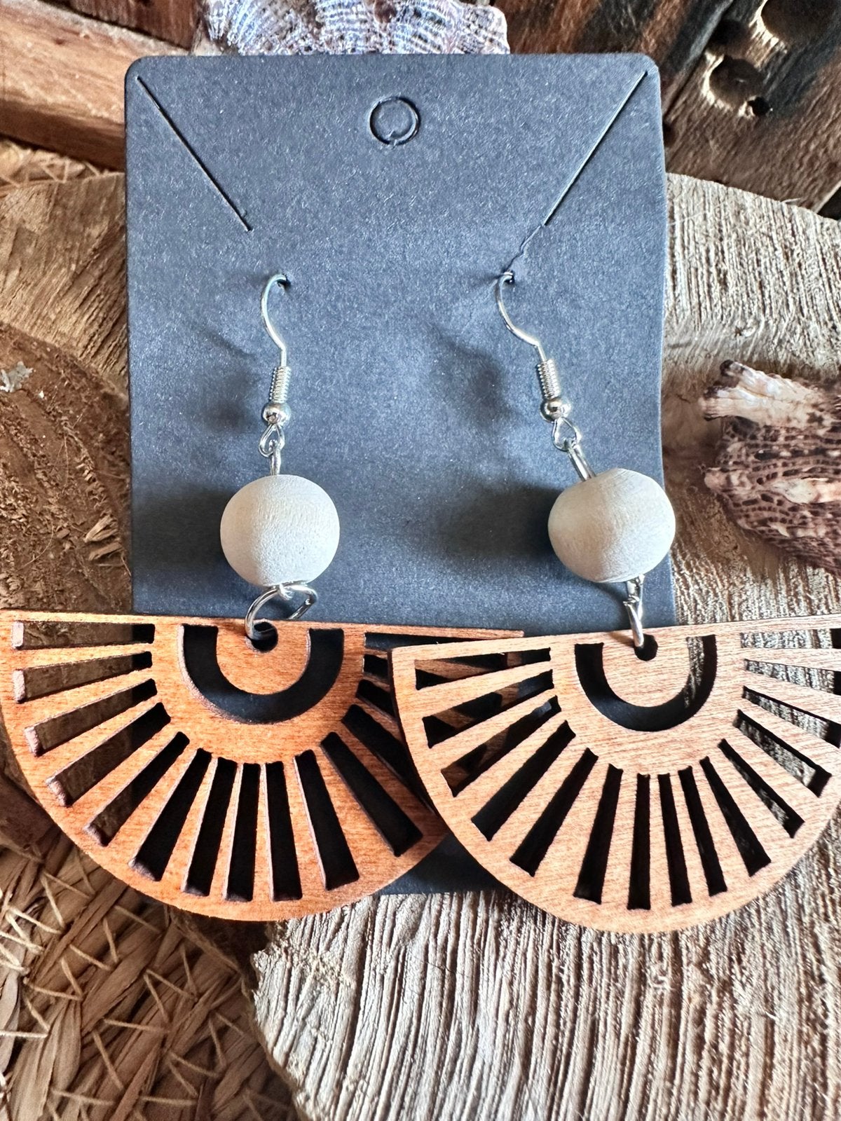 Boho oorbellen / halvr zon / hout / nieuw, Ophalen of Verzenden, Nieuw, Overige materialen, Hangers