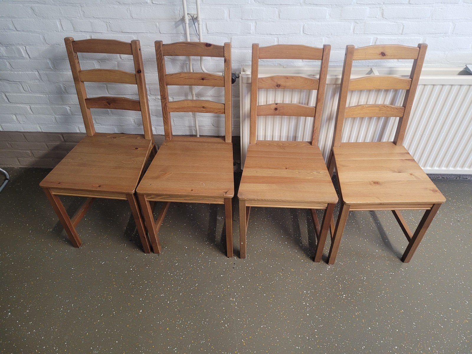 4 houten stoelen IKEA, Ophalen of Verzenden, Gebruikt, Bruin, Twee