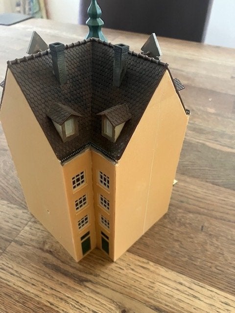 Faller Hoekpand met Winkel - Modelbouw Huisje, Ophalen of Verzenden, Gebruikt, 1:144 of kleiner