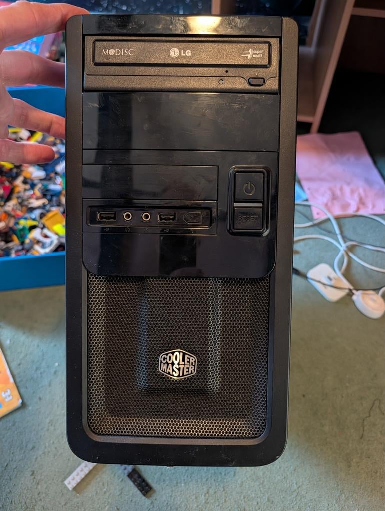 Complete Desktop Set: ASUS/Cooler Master Systeem + 21,5” Ace, Ophalen
