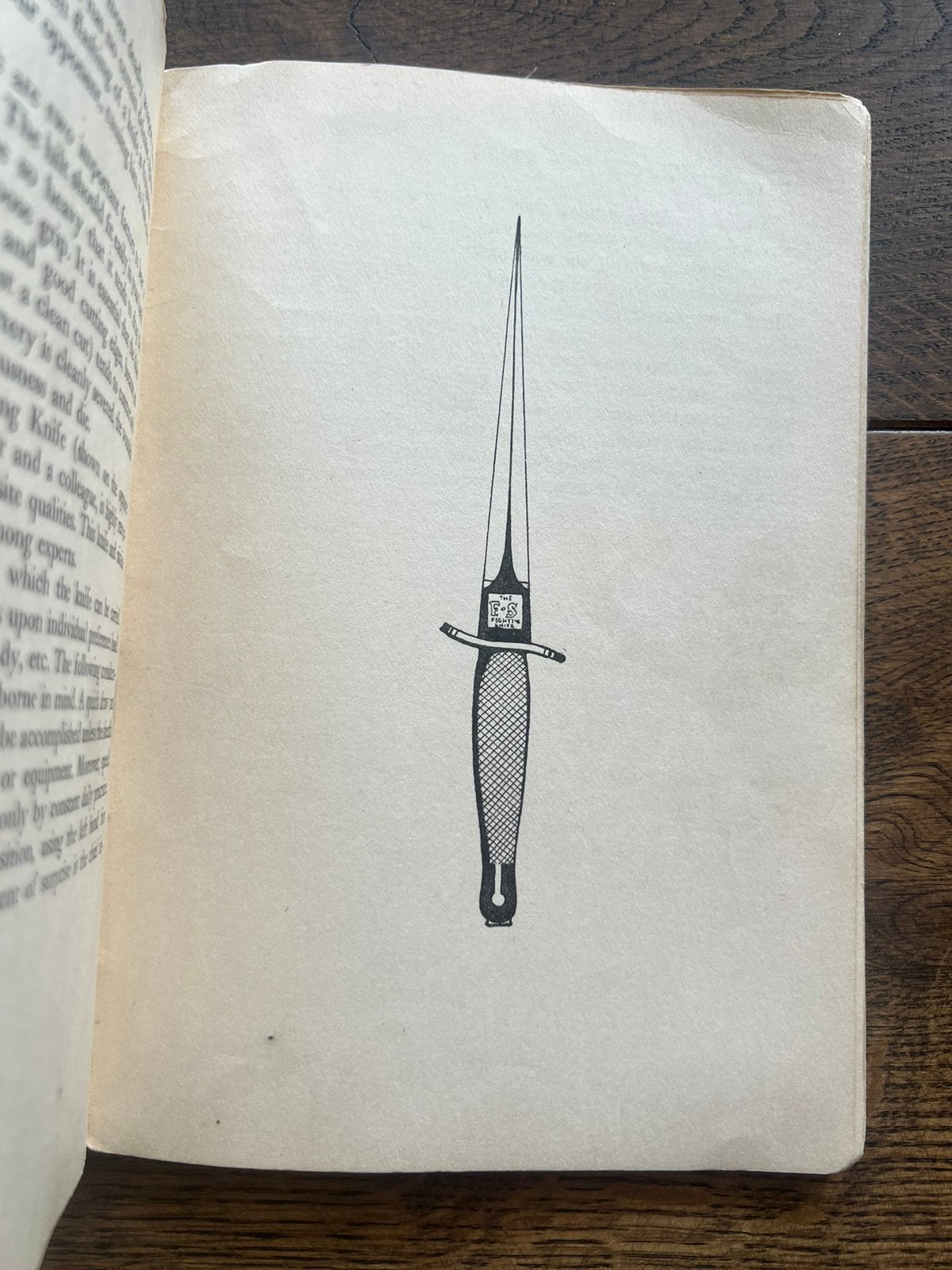 WO2 Amerikaans Get Tough Fairbairn Sykes Commando Dolk boek, Verzamelen, Militaria | Tweede Wereldoorlog, Amerika, Verzenden, Boek of Tijdschrift