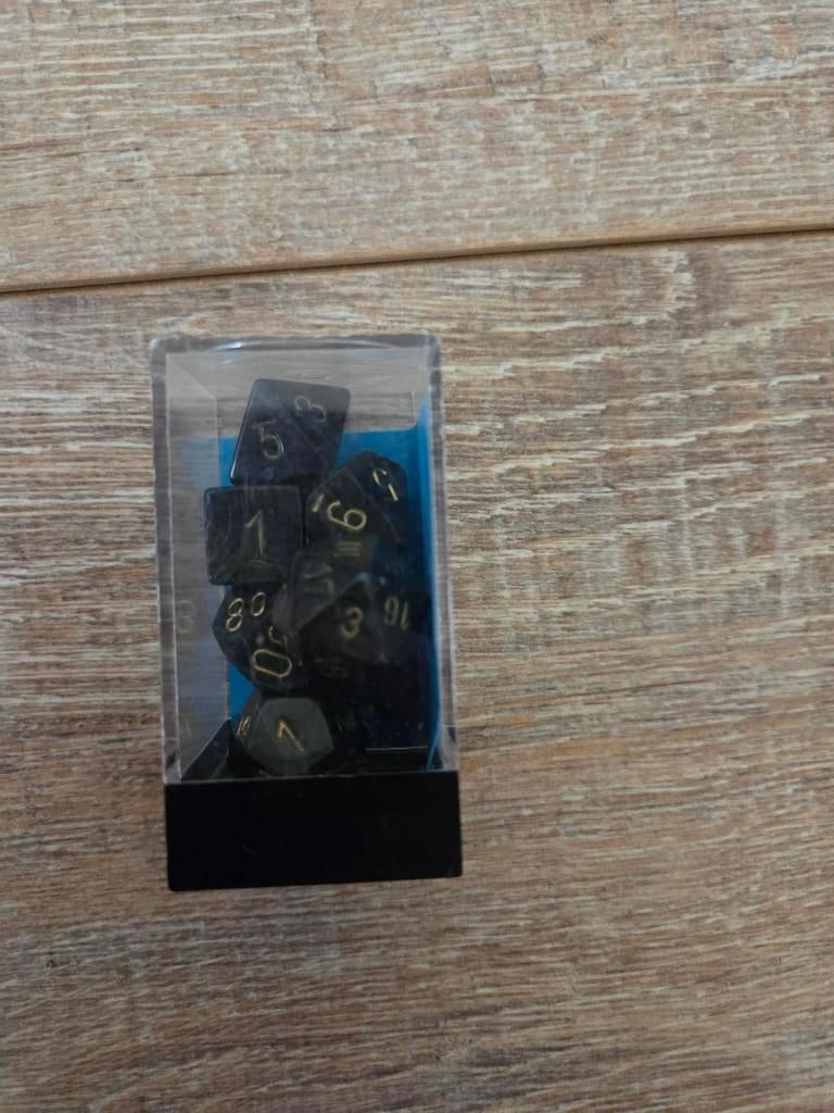 Dungeons and Dragons Dice set CHX 27499 Lustrous Shadow/Gold, Vijf spelers of meer, Zo goed als nieuw, Reisspel, Ophalen