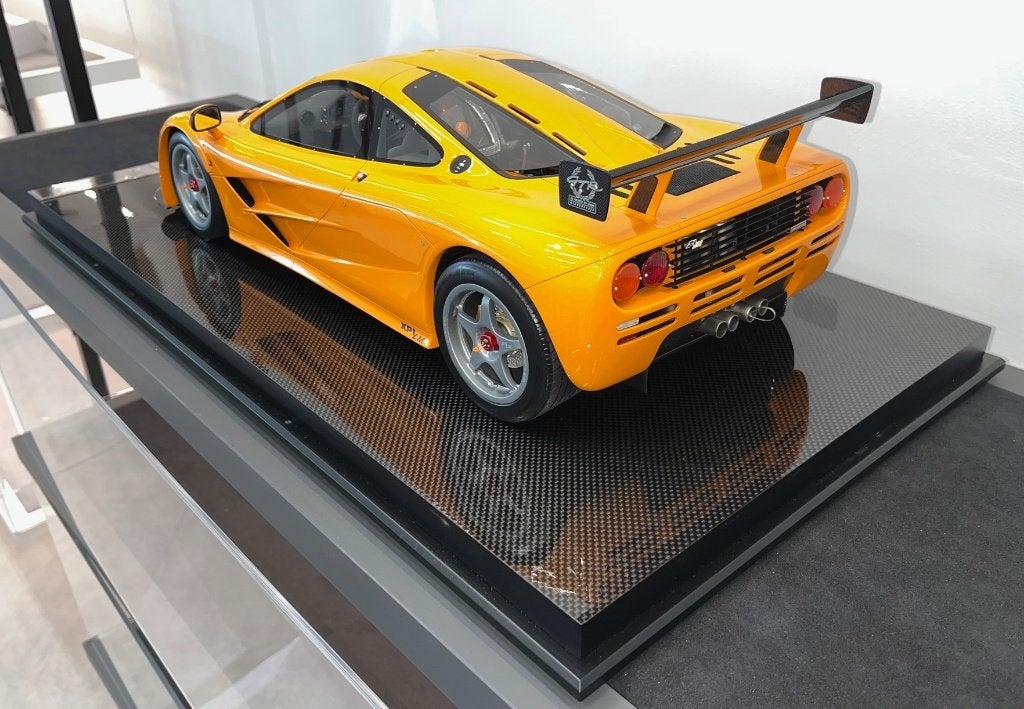 McLaren F1 LM Oranje 1:8 van Amalgam, Hobby en Vrije tijd, Ophalen of Verzenden, Nieuw, 1:5 t/m 1:8, Auto