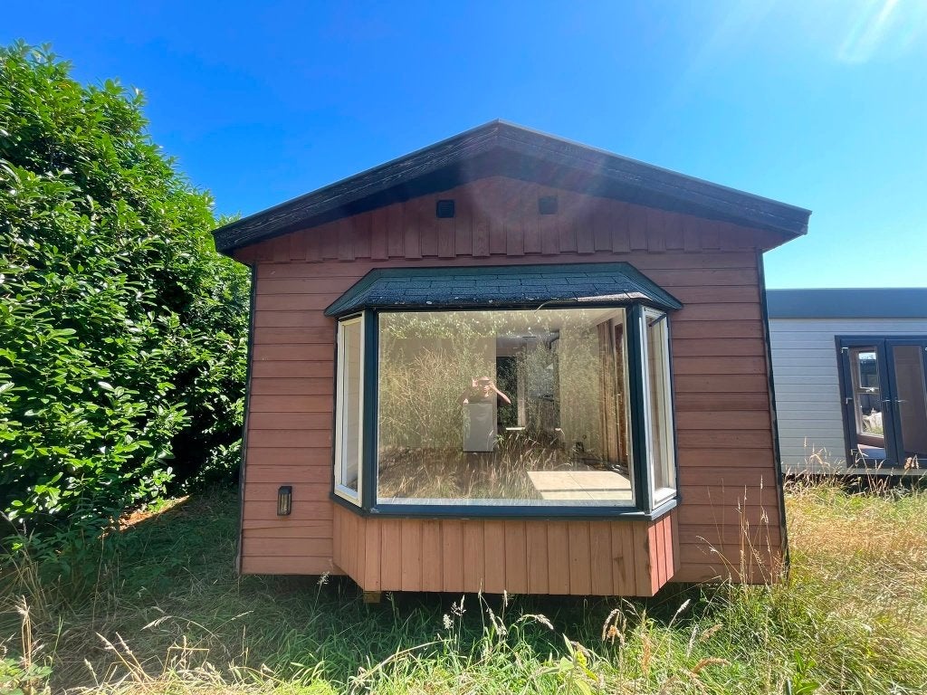 RUIM CHALET MET 2 SLAAPKAMERS TE KOOP (OK299), Tot en met 2
