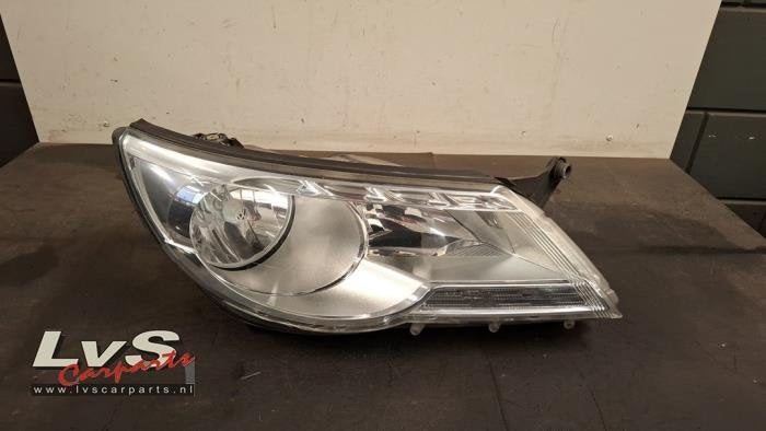 Koplamp rechts van een Volkswagen Tiguan, Gebruikt, -, Volkswagen, -