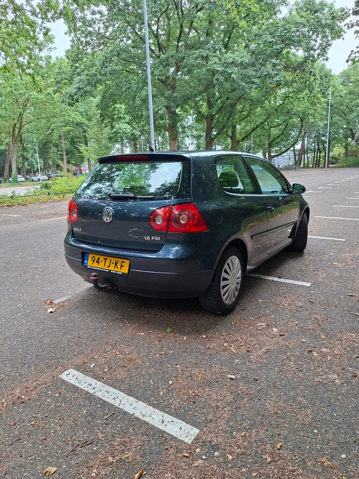 Volkswagen Golf 1.6 16V FSI 85KW 3D 2006 Grijs, Auto's, Voorwielaandrijving, 4 cilinders, 620 kg, 1200 kg