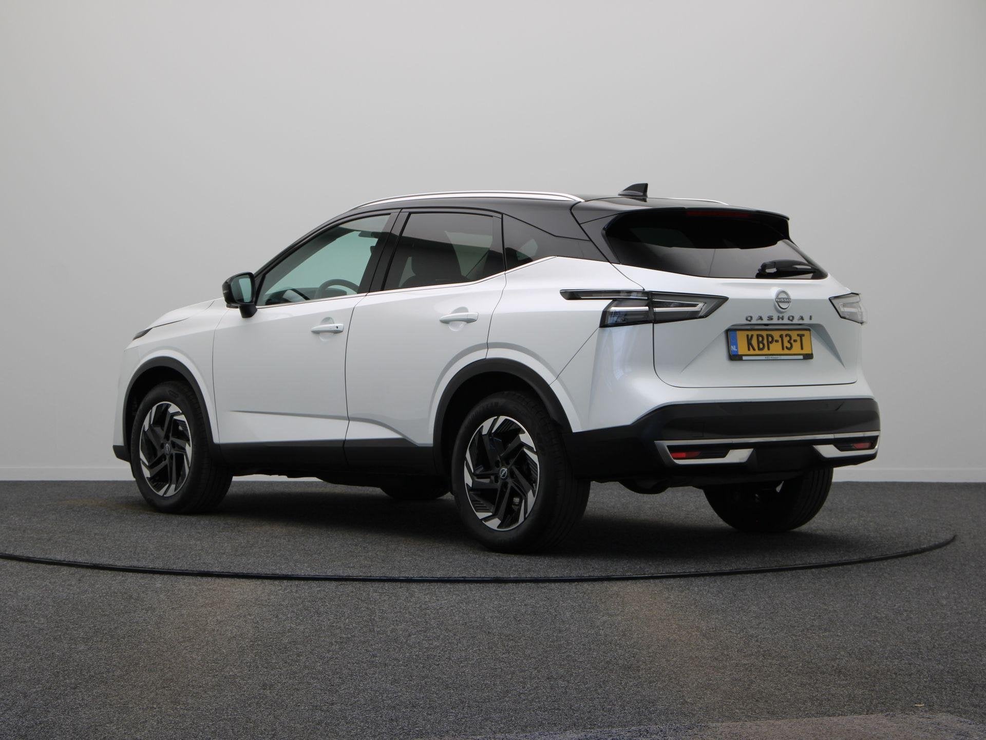 Nissan Qashqai 158pk MHEV Xtronic N-Connecta | Panoramadak |, Auto's, Nissan, Euro 6, 4 cilinders, Leder en Stof, Wit