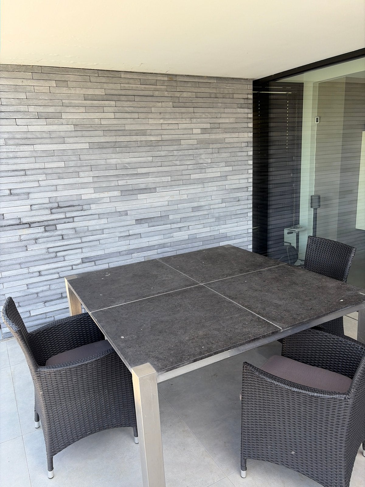 8x Tuinstoelen met tafel van blauwe hardsteen 150x150, Ophalen, Gebruikt, Vierkant, Wicker
