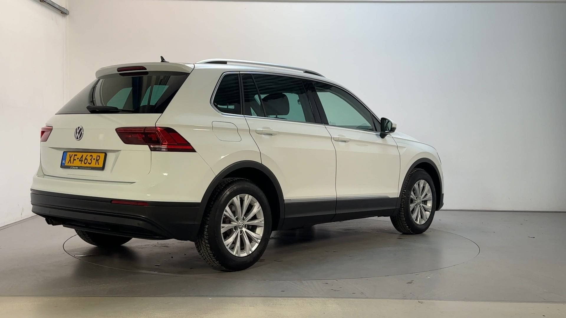 Volkswagen Tiguan 1.5 TSI 150pk DSG ACT Comfortline Business, Stof, 4 cilinders, Wit, Origineel Nederlands