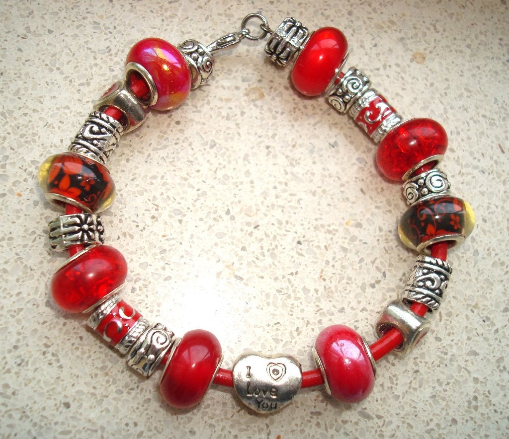 Leren armband in maat naar wens met 21 bedels, Info.adorabeads@gmail.com, Want 18 Hoogvliet, Adorabeads, Nieuw