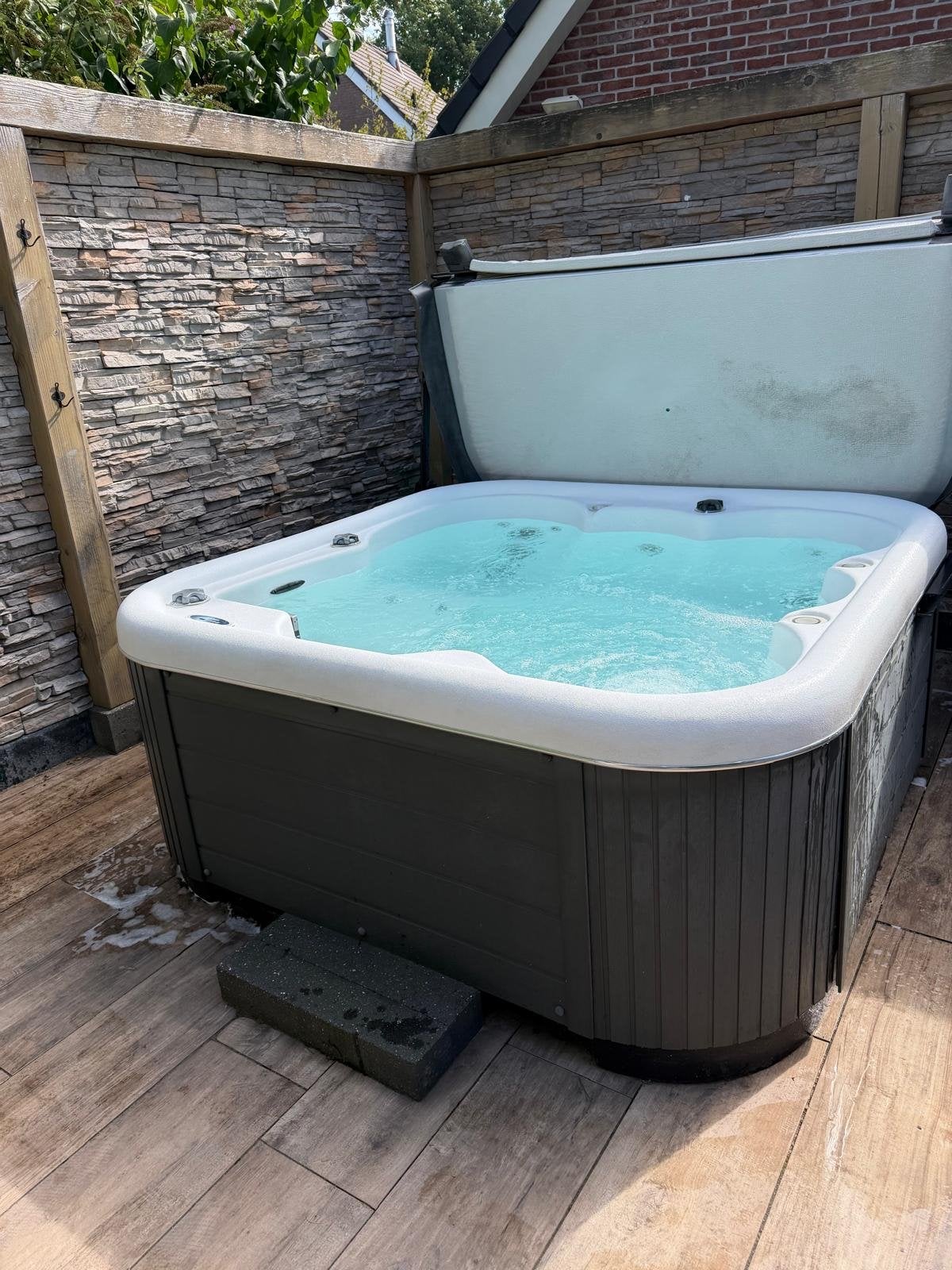 Luxe Spa Mallorca Buitenspa - 6 Personen - 202x202x83 cm, Ophalen, Gebruikt, Afdekzeil, Vast