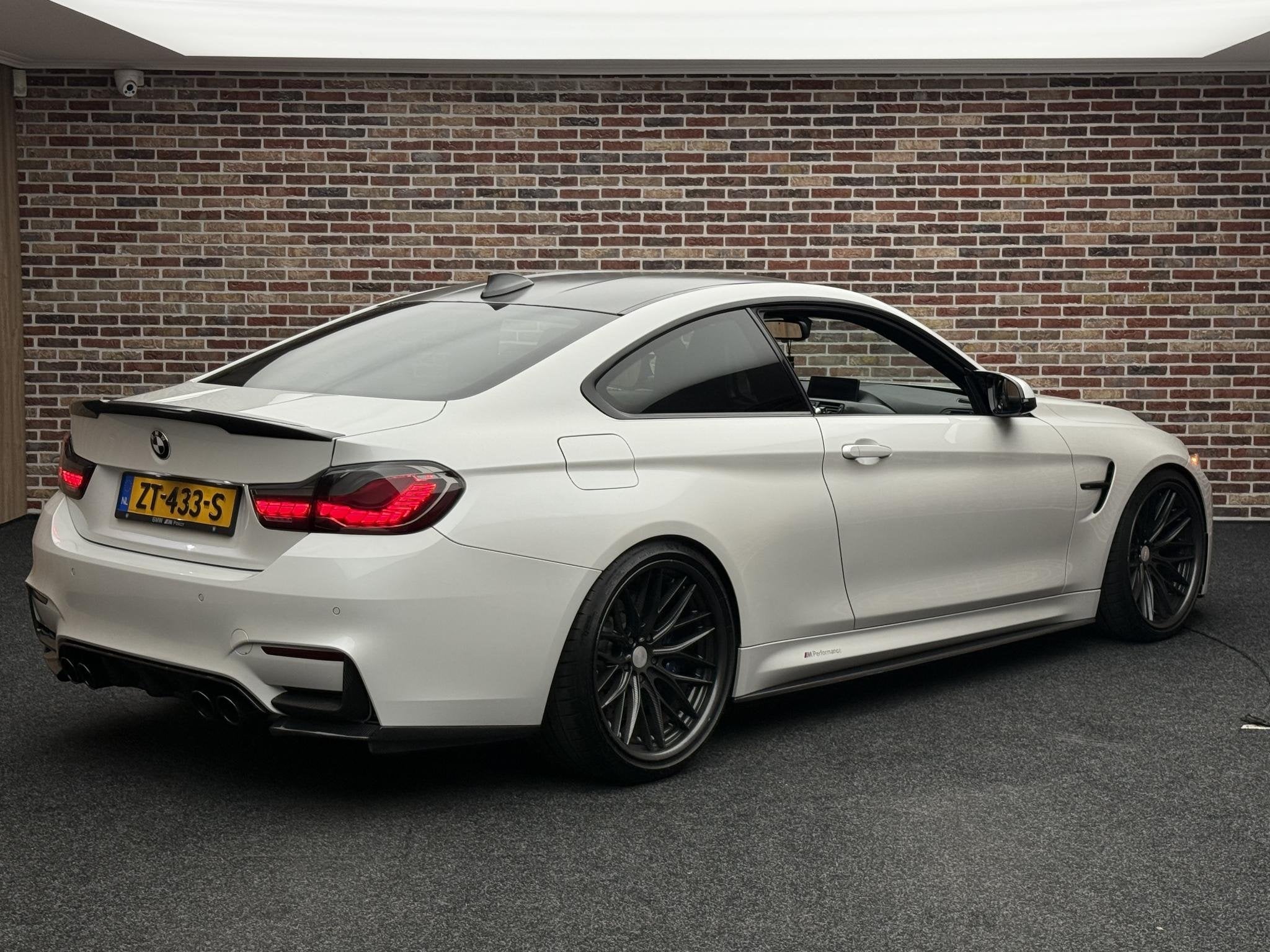 BMW 4-serie Coupé M4 | Handgeschakeld | Uniek |, Achterwielaandrijving, 4-Serie, 4 stoelen, Wit