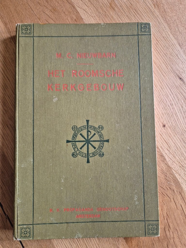 Boek Het Roomsche kerkgebouw, Gelezen, Christendom | Katholiek, Ophalen of Verzenden, M.C. Nieuwbarn