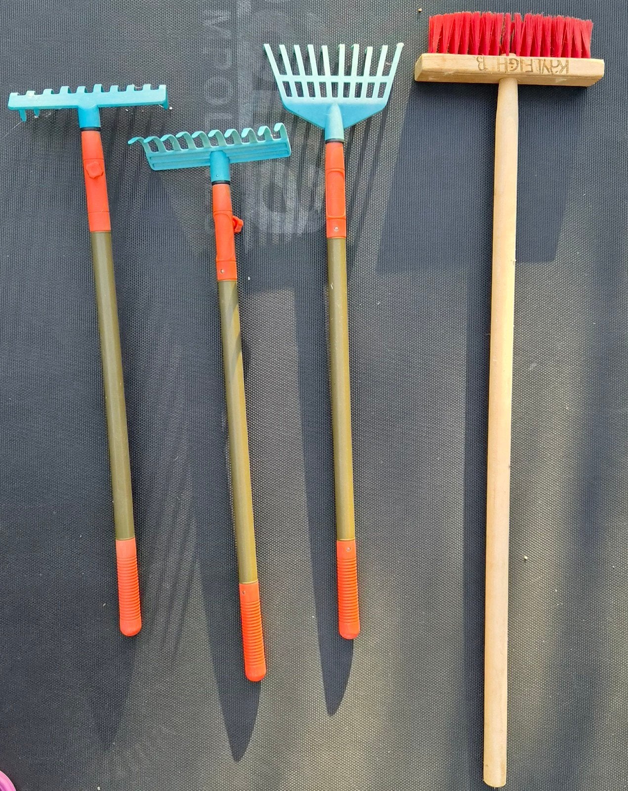 Leuk kinder tuingereedschap set: harken en bezem, Ophalen, Gebruikt