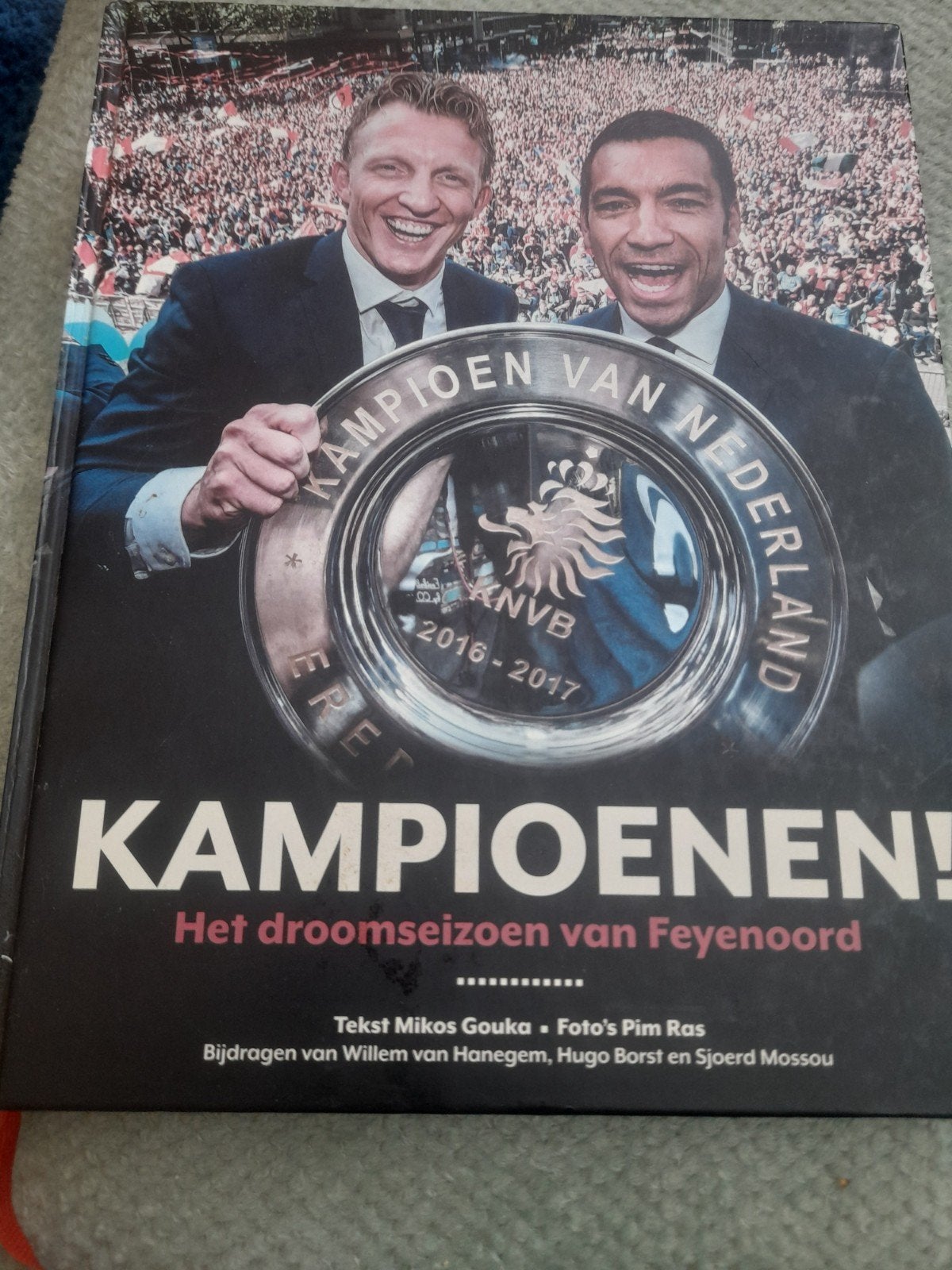 Kampioenen! Het droomseizoen van Feyenoord 2016-2017, Ophalen of Verzenden, Zo goed als nieuw, Mikos Gouka, Balsport