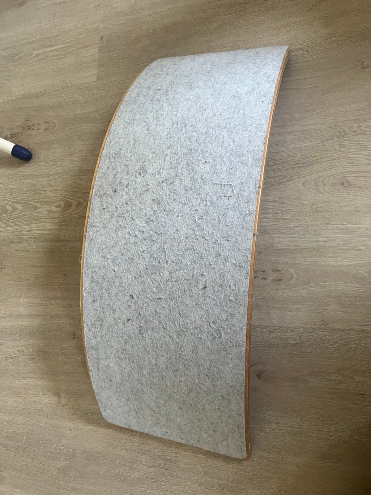 Houten balans bord met grijs vilt, Ophalen of Verzenden, Zo goed als nieuw