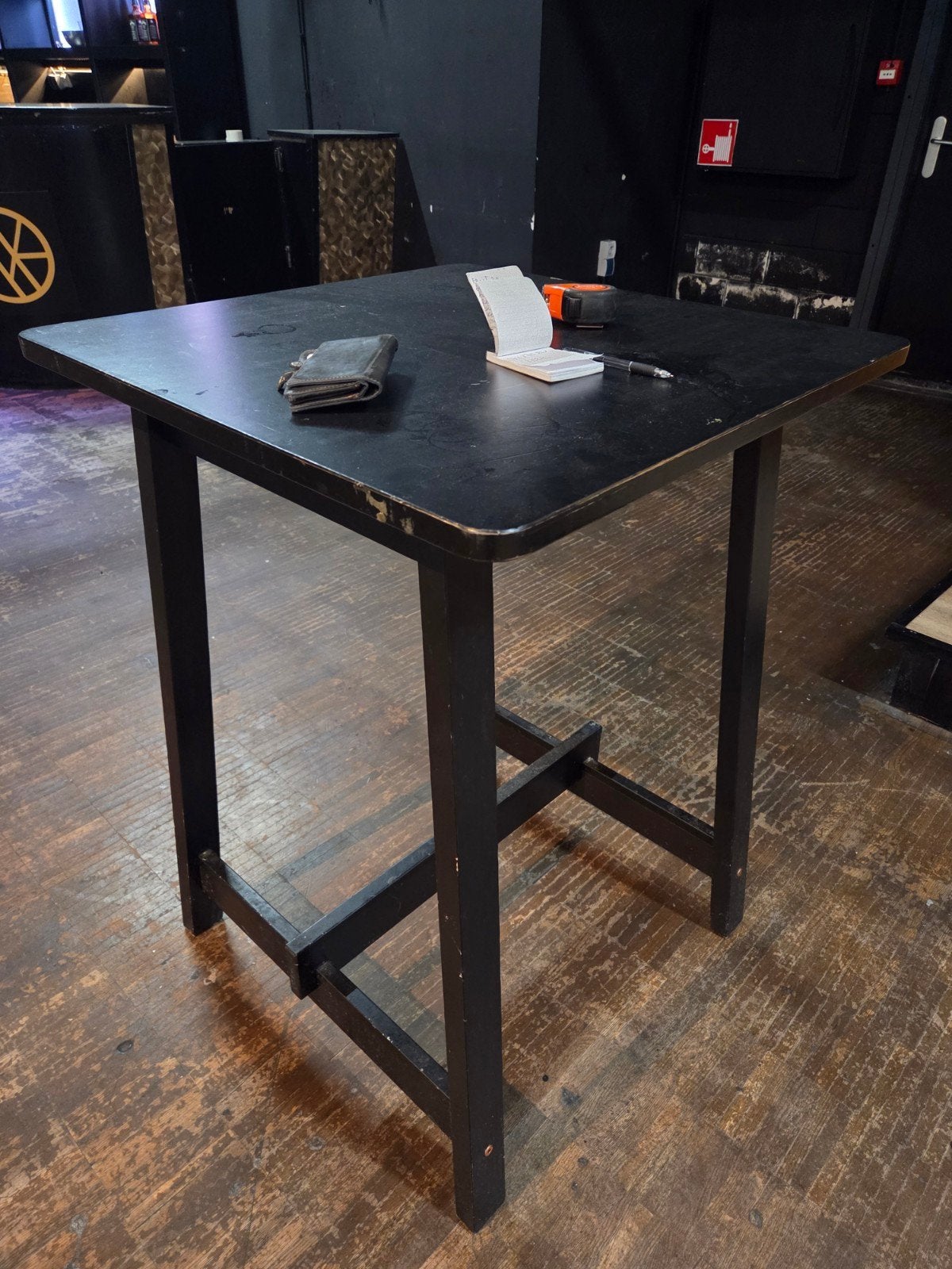 Staantafel hout meerdere te koop, Ophalen