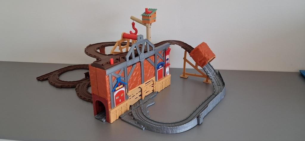 Thomas de Trein spoorbaan met gebouw en accessoires, Ophalen, Zo goed als nieuw