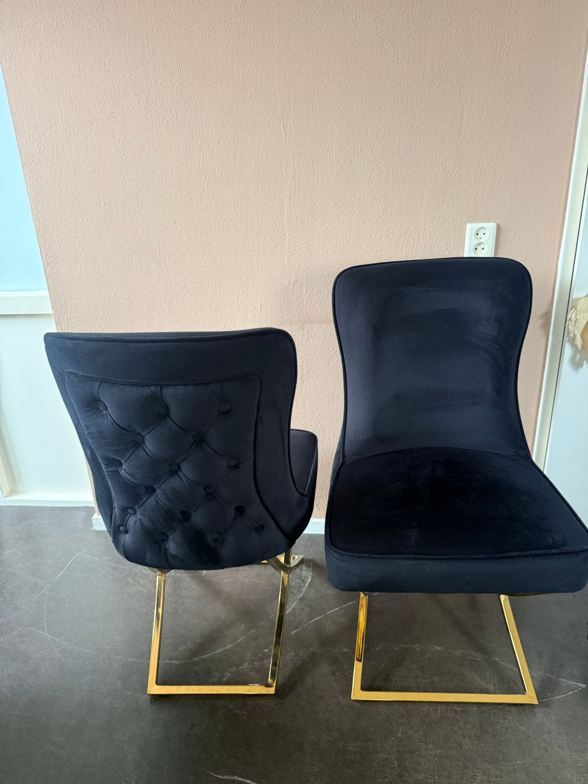 Zwarte Fluweel velvet Eetkamerstoel met Gouden Onderstel, Huis en Inrichting, Stoelen, Ophalen, Zwart, Zo goed als nieuw, Eén