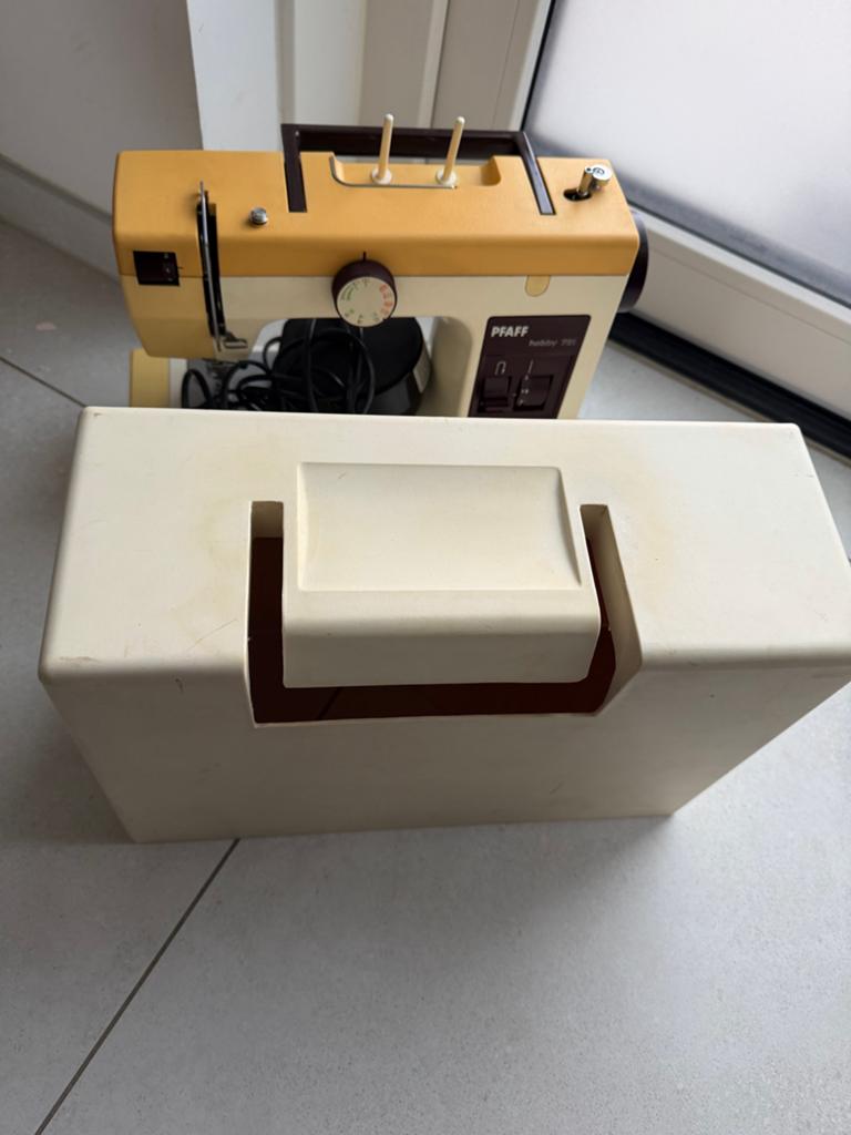 Pfaff Hobby 721 Naaimachine met koffer, Hobby en Vrije tijd, Naaimachines en Toebehoren, Ophalen of Verzenden, Gebruikt, Naaimachine